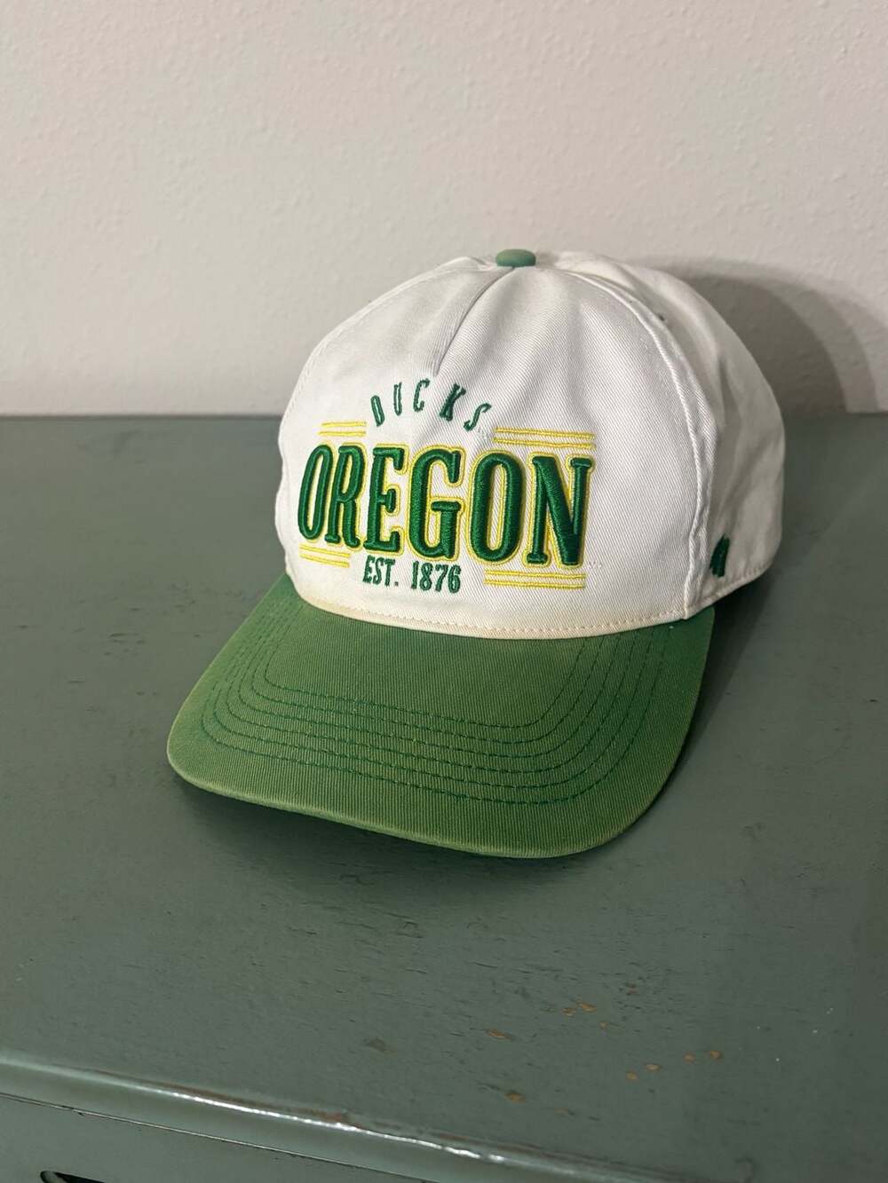 47 Oregon Ducks White Green Snapback Hat OSFA